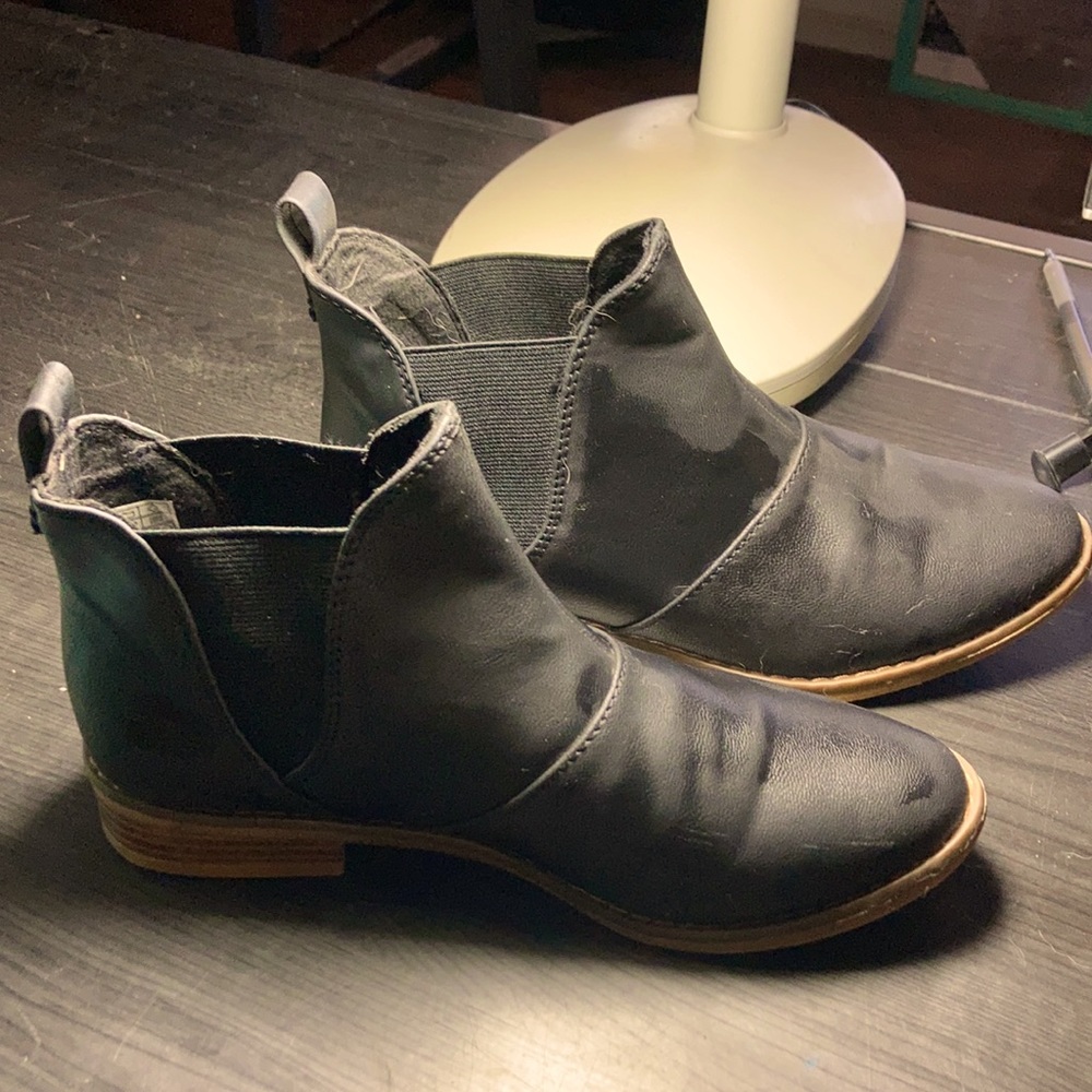 Rocket Dog Women’s 6.5 US ankle boots.